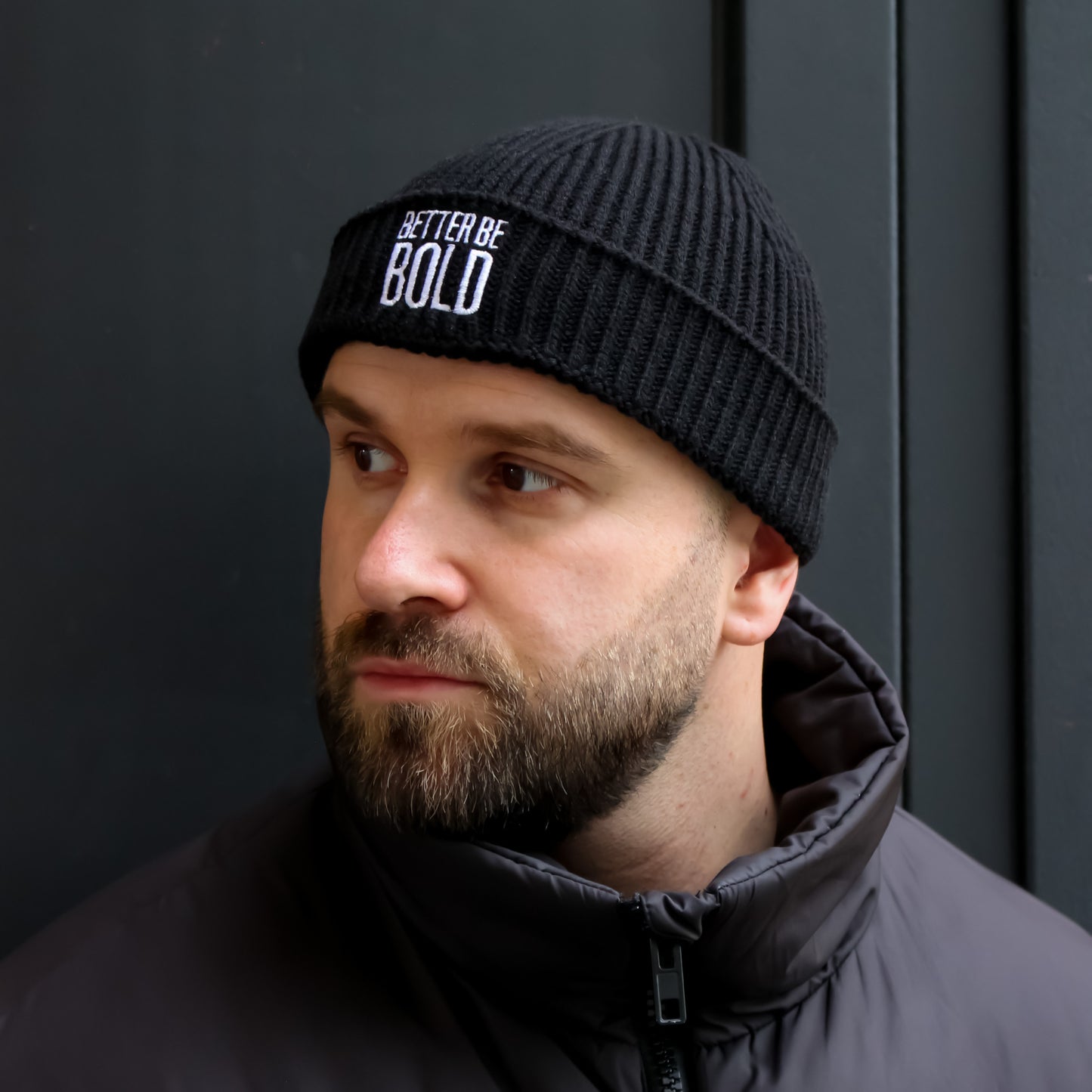 Mütze/Beanie aus recycelten Materialien mit hochwertigem Stick